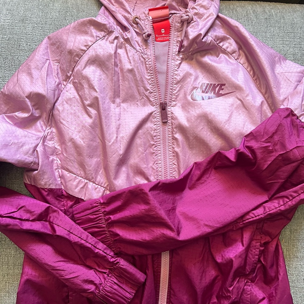 Women’s Nike Windrunner Hooded Jacket | Medium